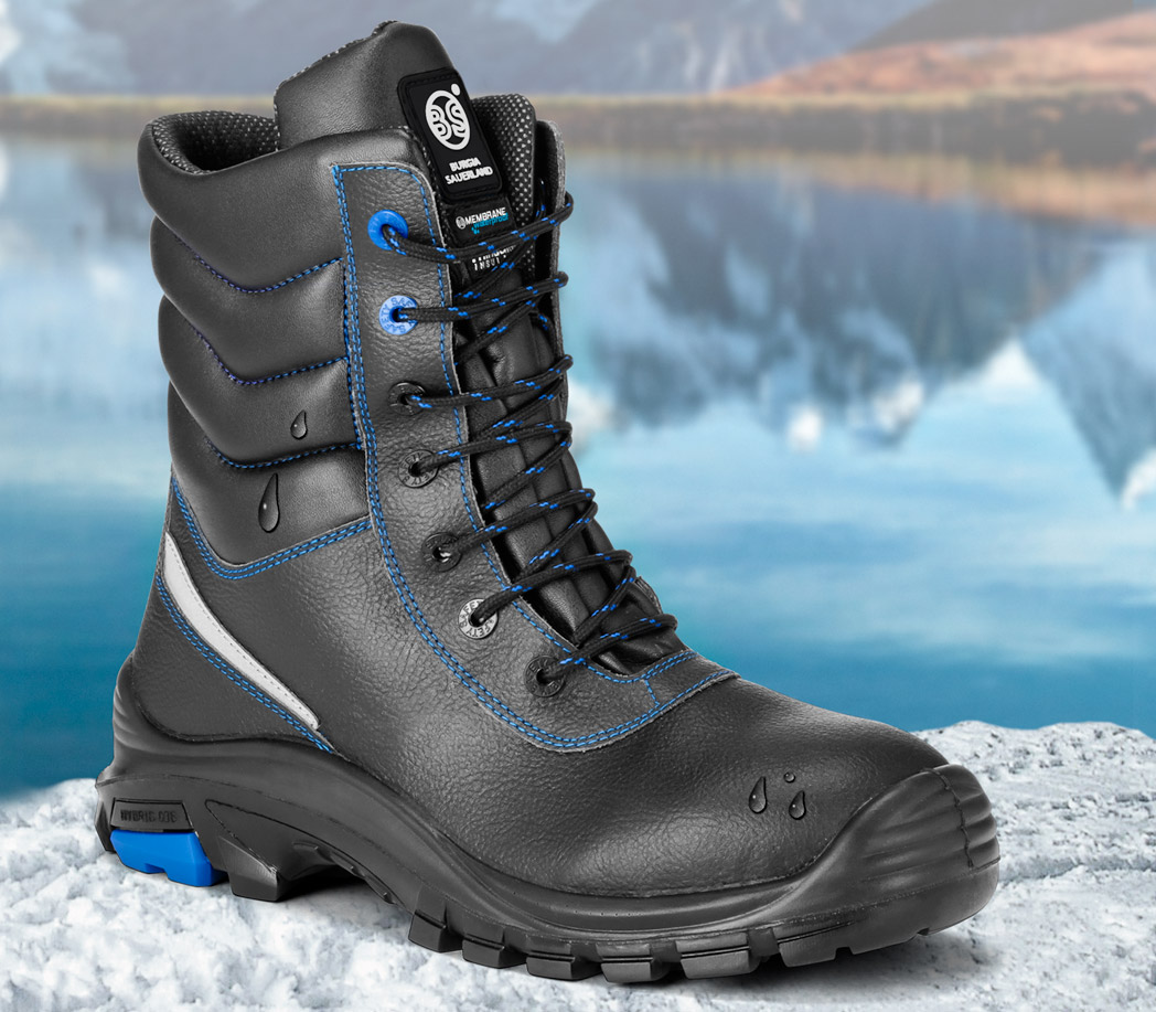 Winter Arbeitsschuhe Herren mit Winterfutter und wasserdichter Membrane auf verschneitem Untergrund